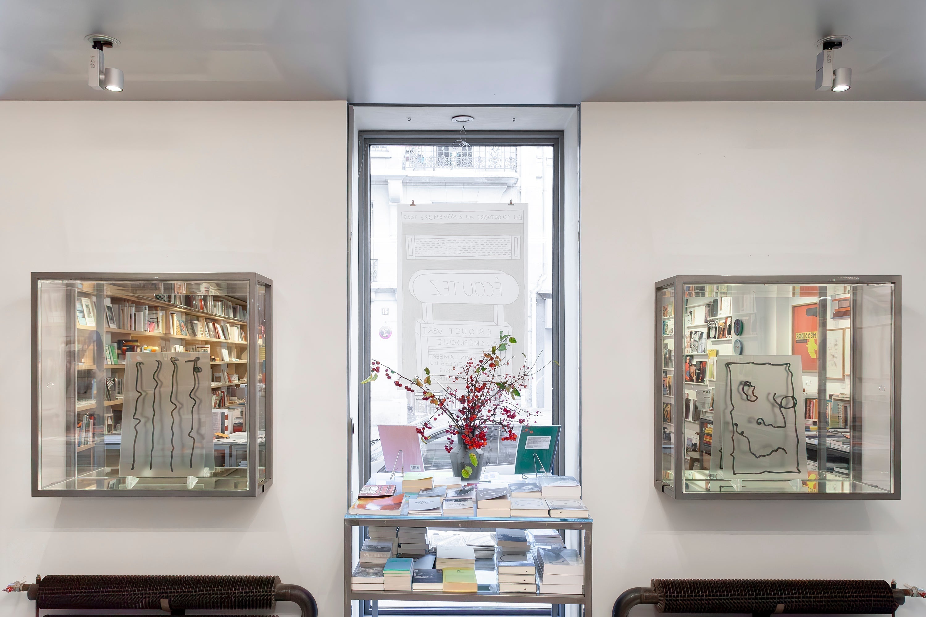 VITRINES <br>Anna Paul <br><em>Correct/Incorrect</em>