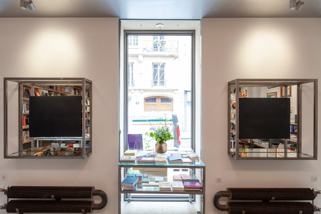 VITRINES <br>David Horvitz - Moon Black Haiku