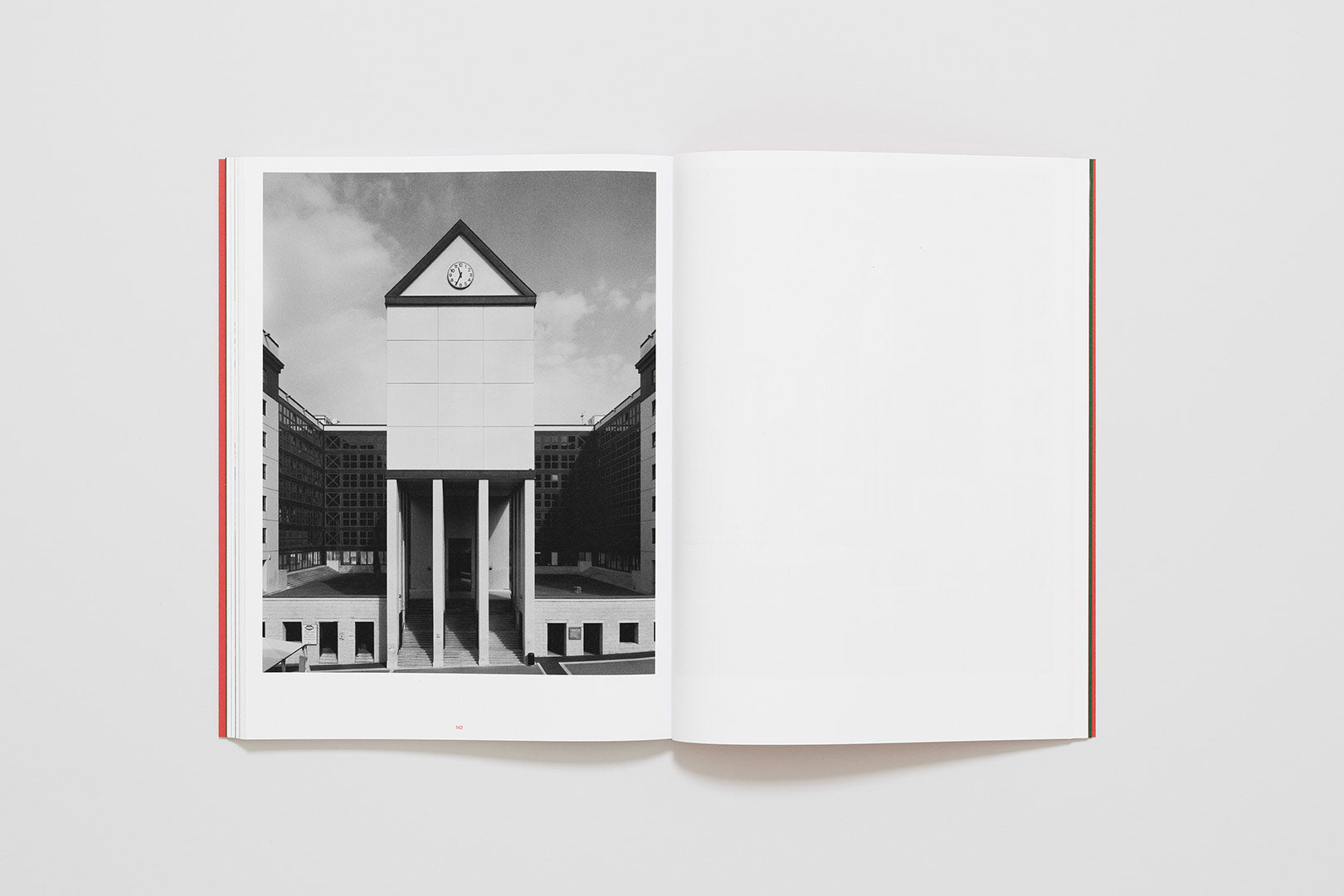 Gabriele Basilico - Gabriele Basilico fotografa Aldo Rossi – Yvon