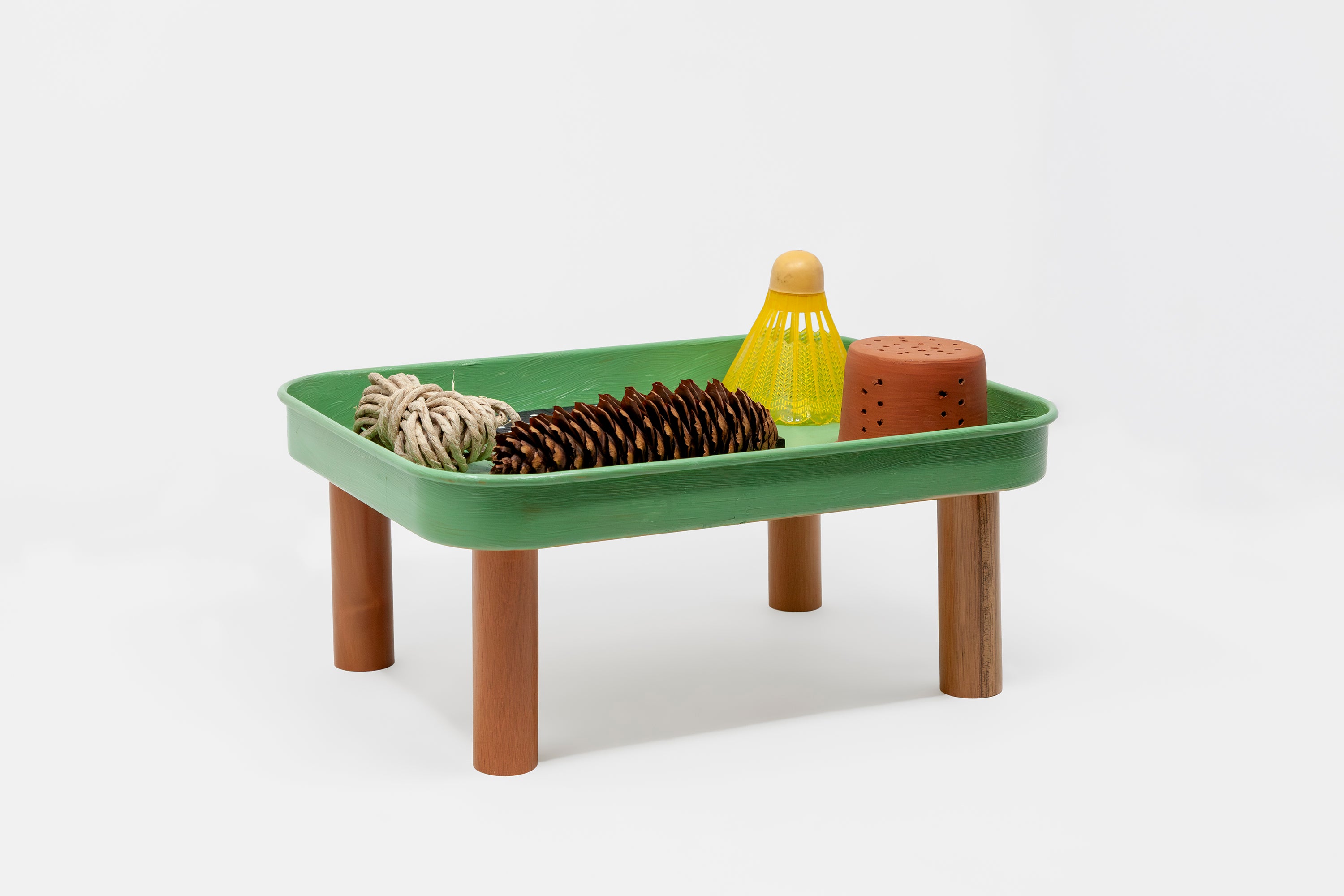 Nathalie Du Pasquier <br><em>Le plateau à pattes</em>, 2001