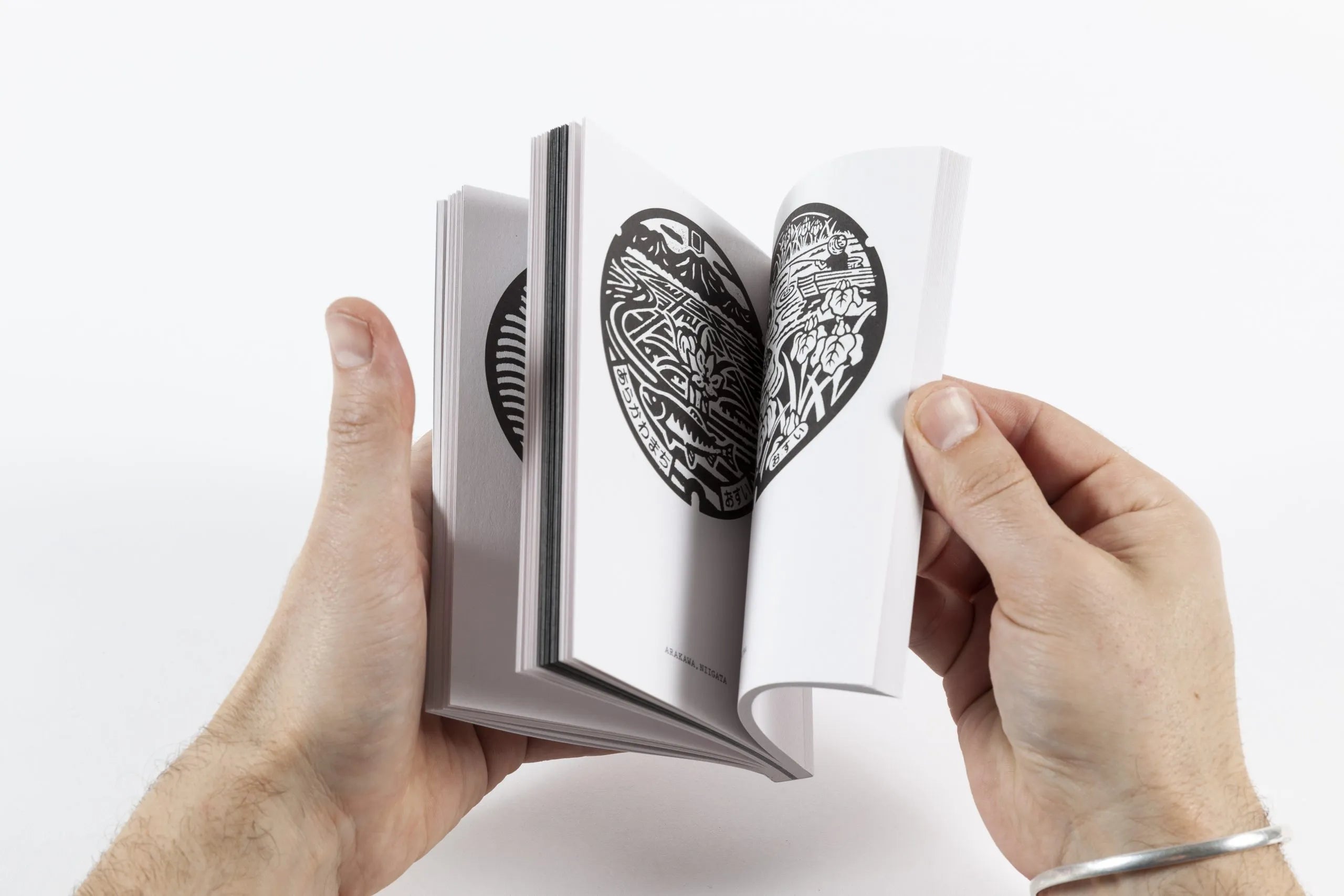 Thomas Couderc & Studio Helmo - Manhoru