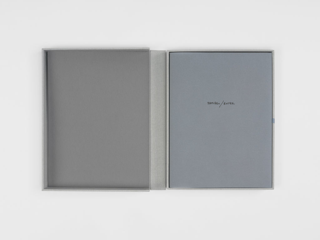 Peter Downsbrough - Between / Entre