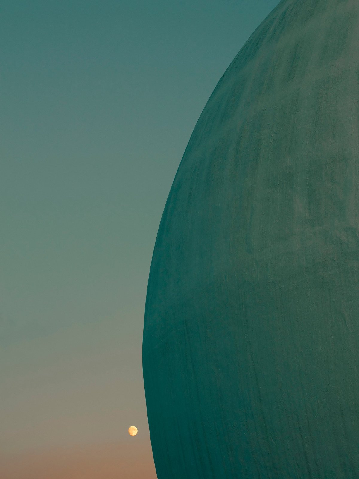 Romain Laprade - Lune à Gibellina, Sicile, 2019