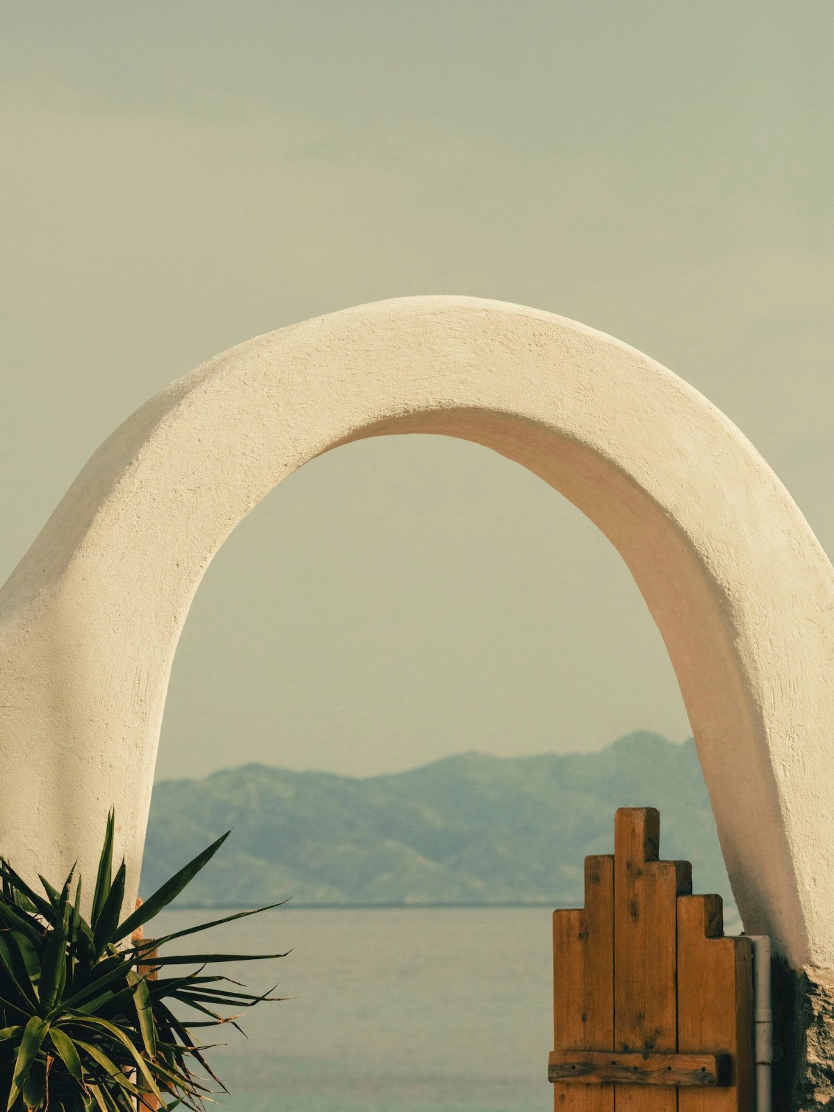 Romain Laprade - Portillon d'Hôtel, Mykonos, 2021